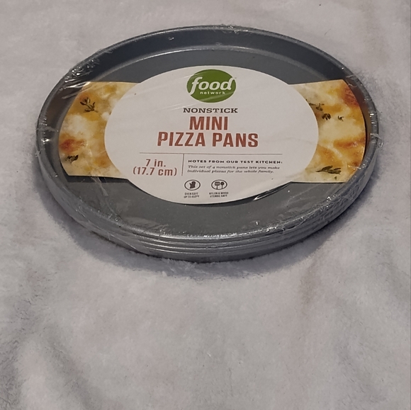 NWT! Food Network 7" Pizza Pans (4pk) - Picture 2 of 6